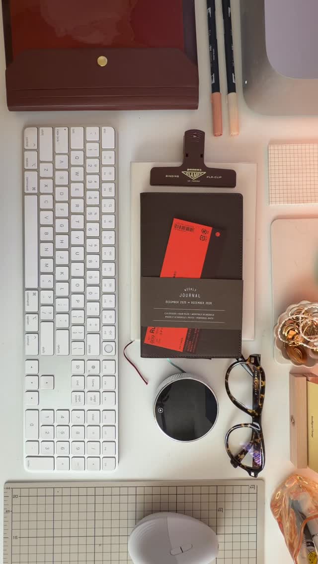 If there's something you really need to get done or have been procrastinating on, try using a timer. I love using the Pomodoro Technique to study, write or focus on something that I must get done. 

Pomodoro Technique: 
⏰You set a 25-minute timer and then take a 5-minute break after. 

Sometimes the task seems daunting or even boring, but when I set a 25-minute timer and eliminate distractions, I find I can push through and get it done. Have you ever tried doing Pomodoro sessions? 

#productivity #desksetup #keyboardasmr