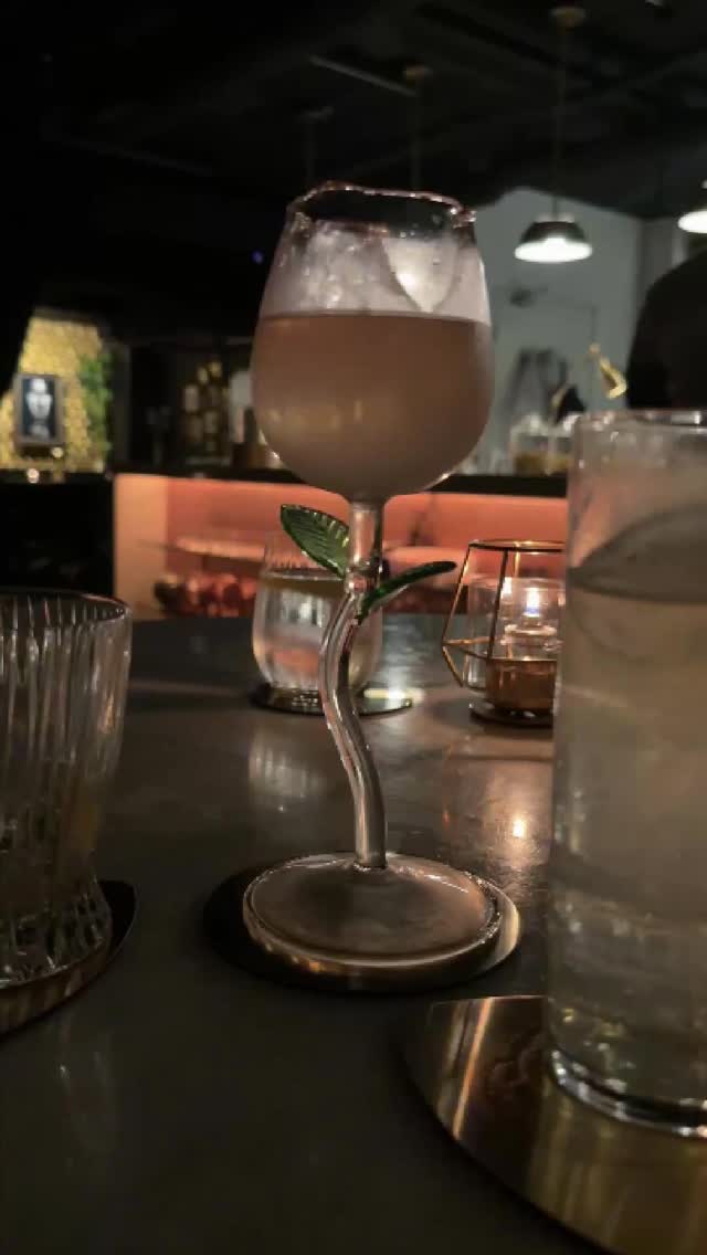 Here's a fun date-night itinerary you can do in Old Town Pasadena. #prettypasadena #pasadenaca

Date night itinerary 
1. @pezpasadena 
2. @thespeakeasy
3. @ladiesandgentlemenla